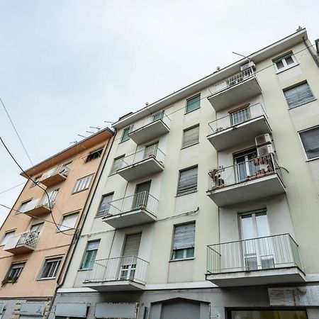 Yellowsunny Apartment With Two Balconies بيزا المظهر الخارجي الصورة